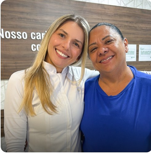 Dentista e paciente sorrindo na unidade Campo Belo